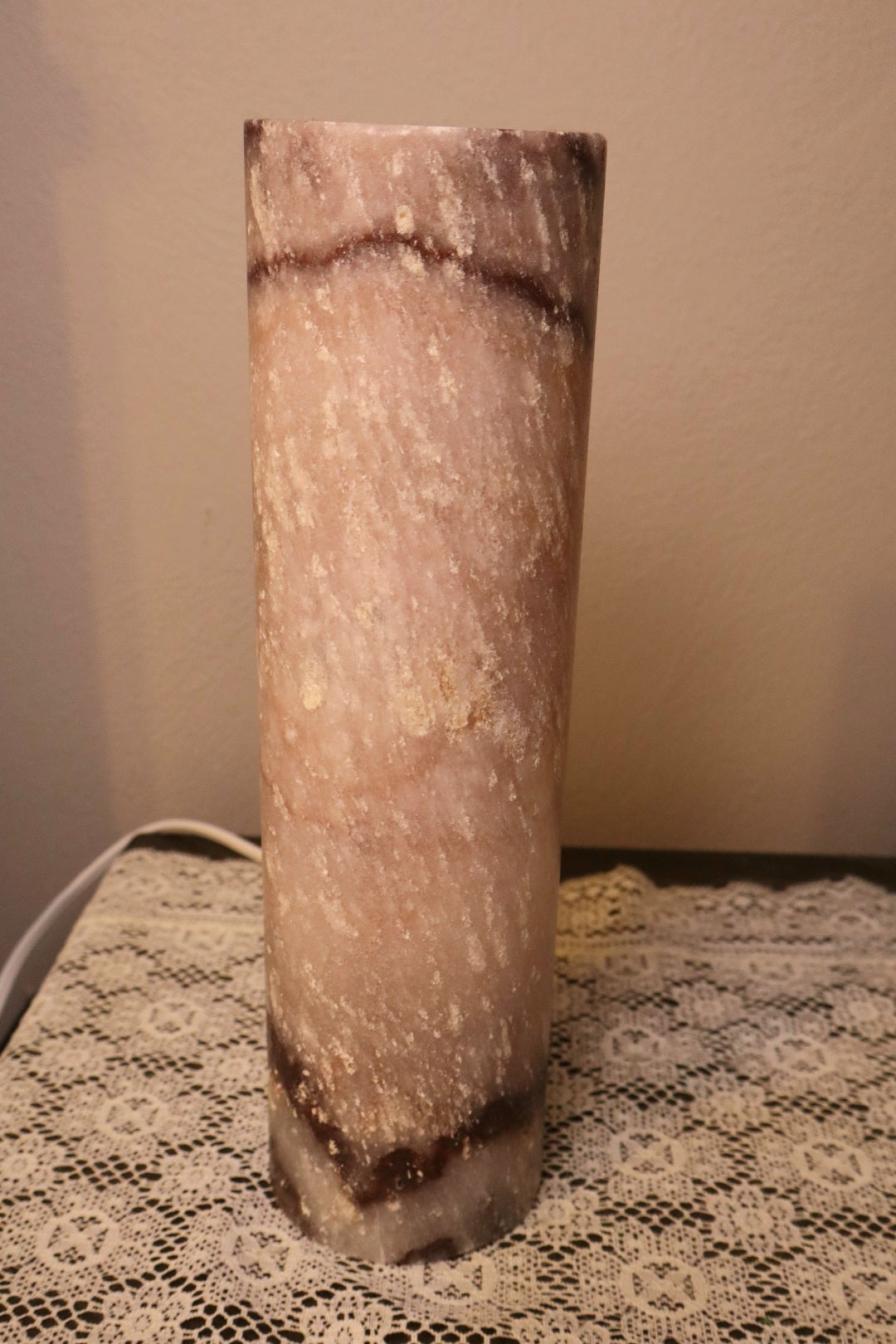 Purple/burg. Onyx lamp (A)