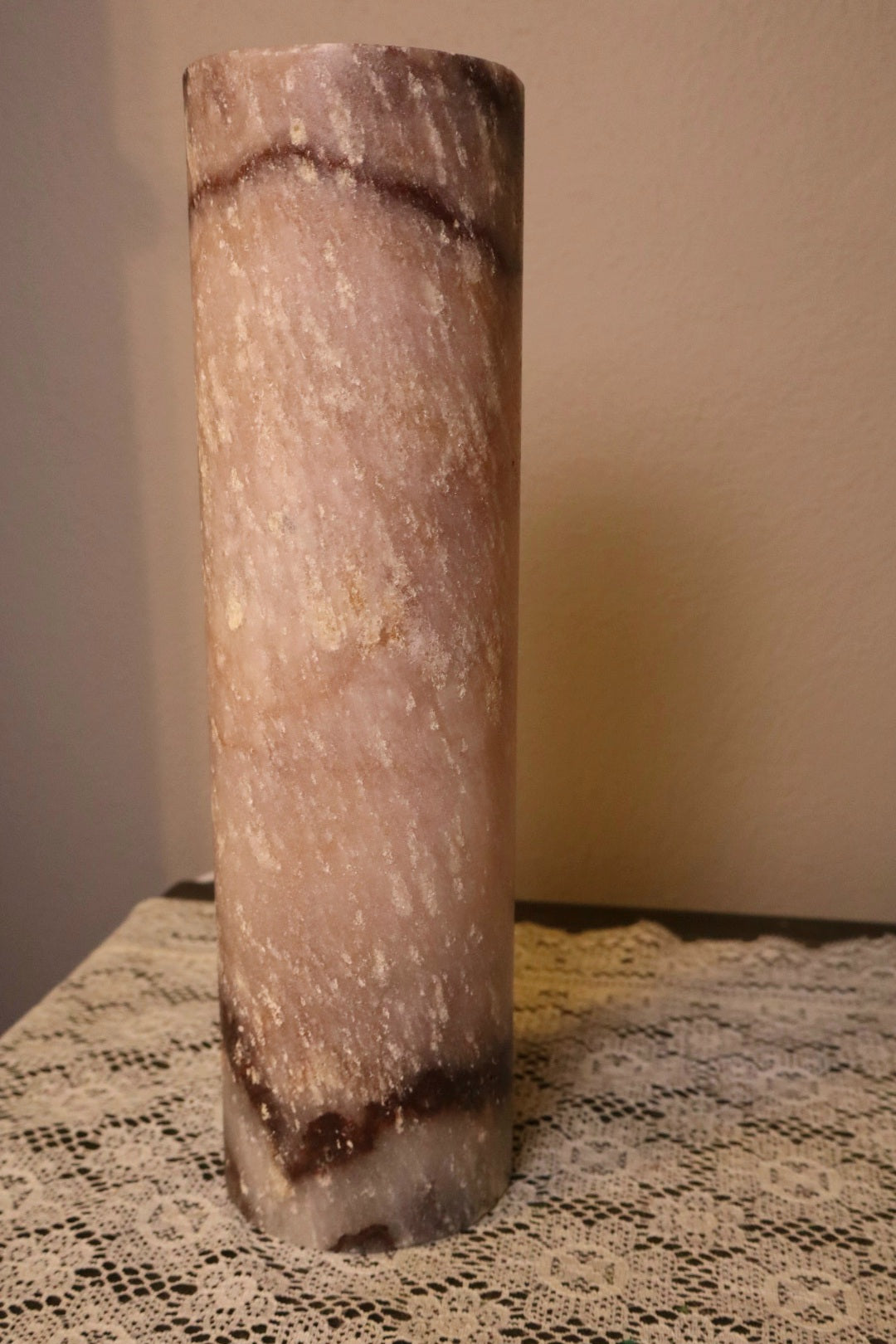 Purple/burg. Onyx lamp (A)