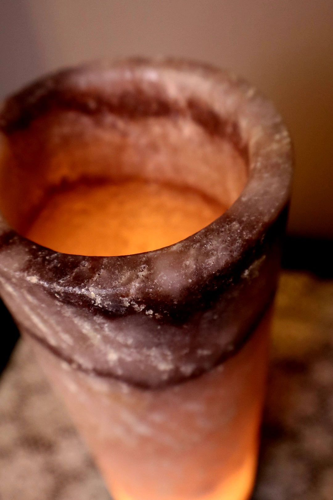 Purple/burg. Onyx lamp (A)