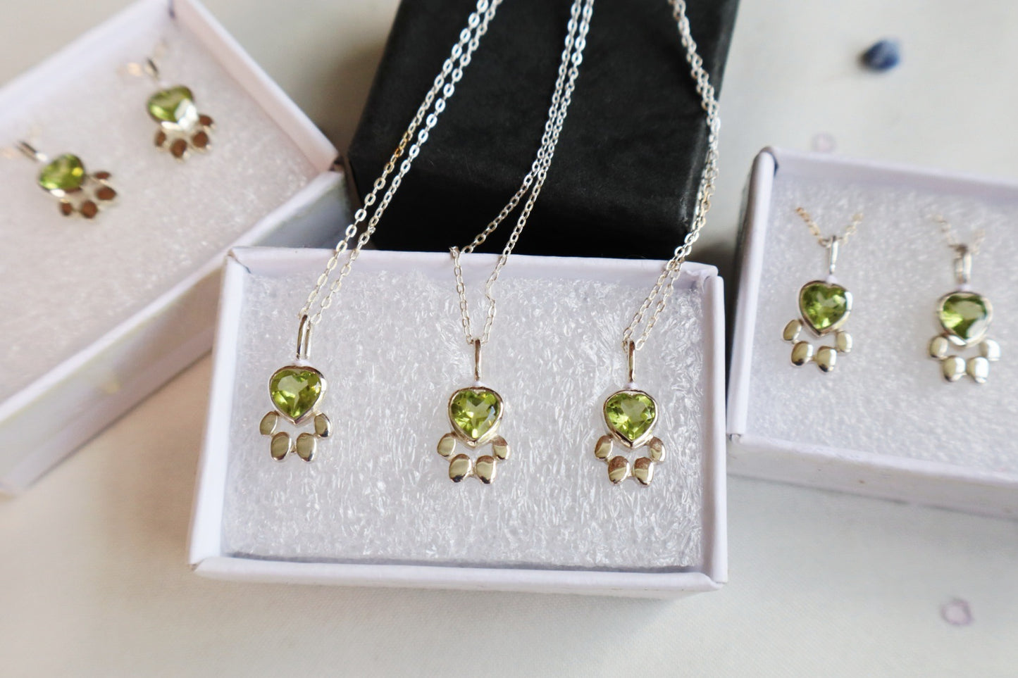 Peridot Paw Print with chain 925 sterling silver