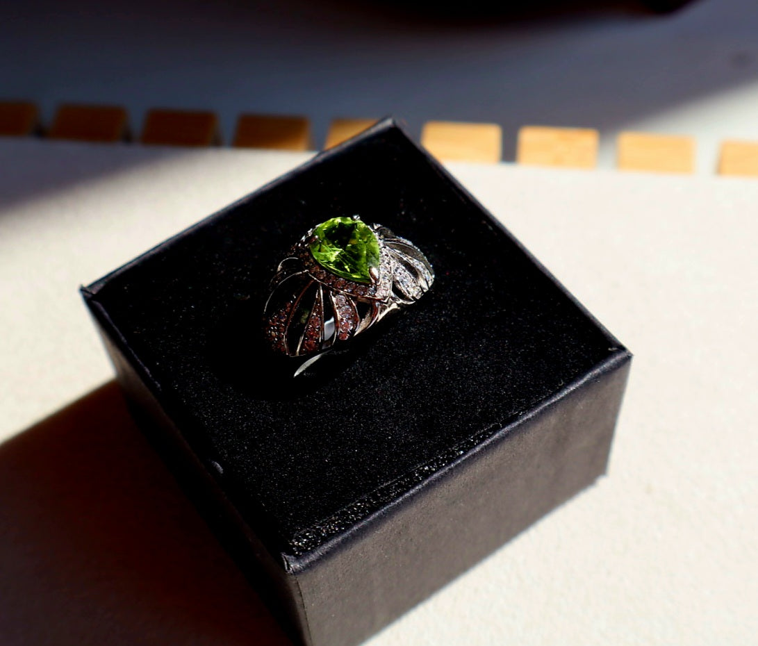 Peridot 925 sterling silver ring. Size 9