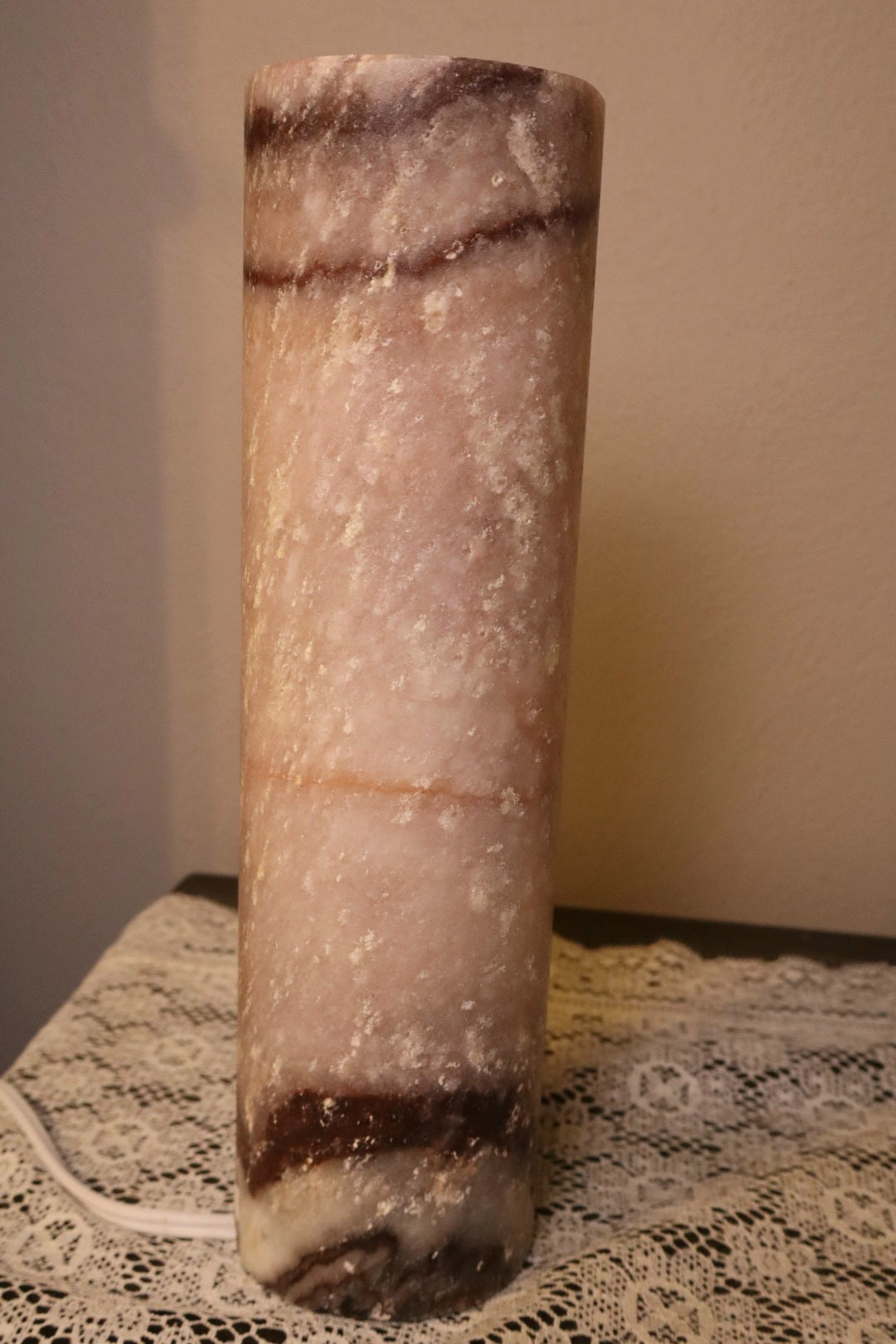 Purple/burg. Onyx lamp (A)