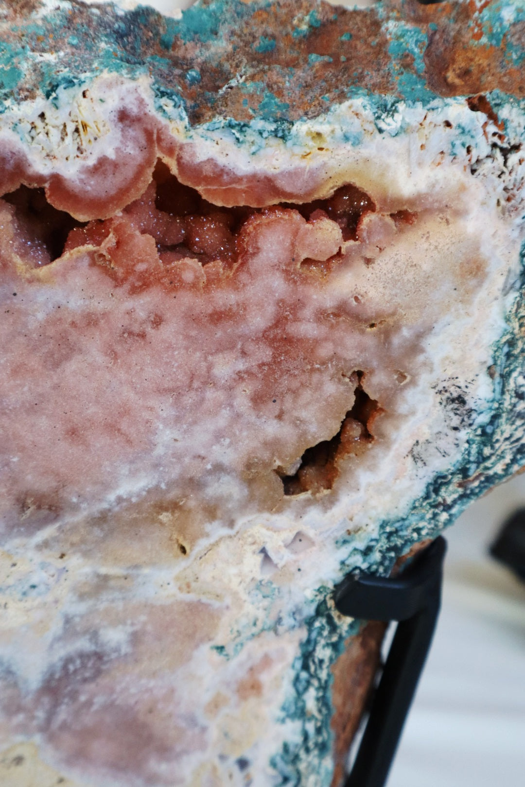 High quality Pink amethyst slab with jasper/custom stand