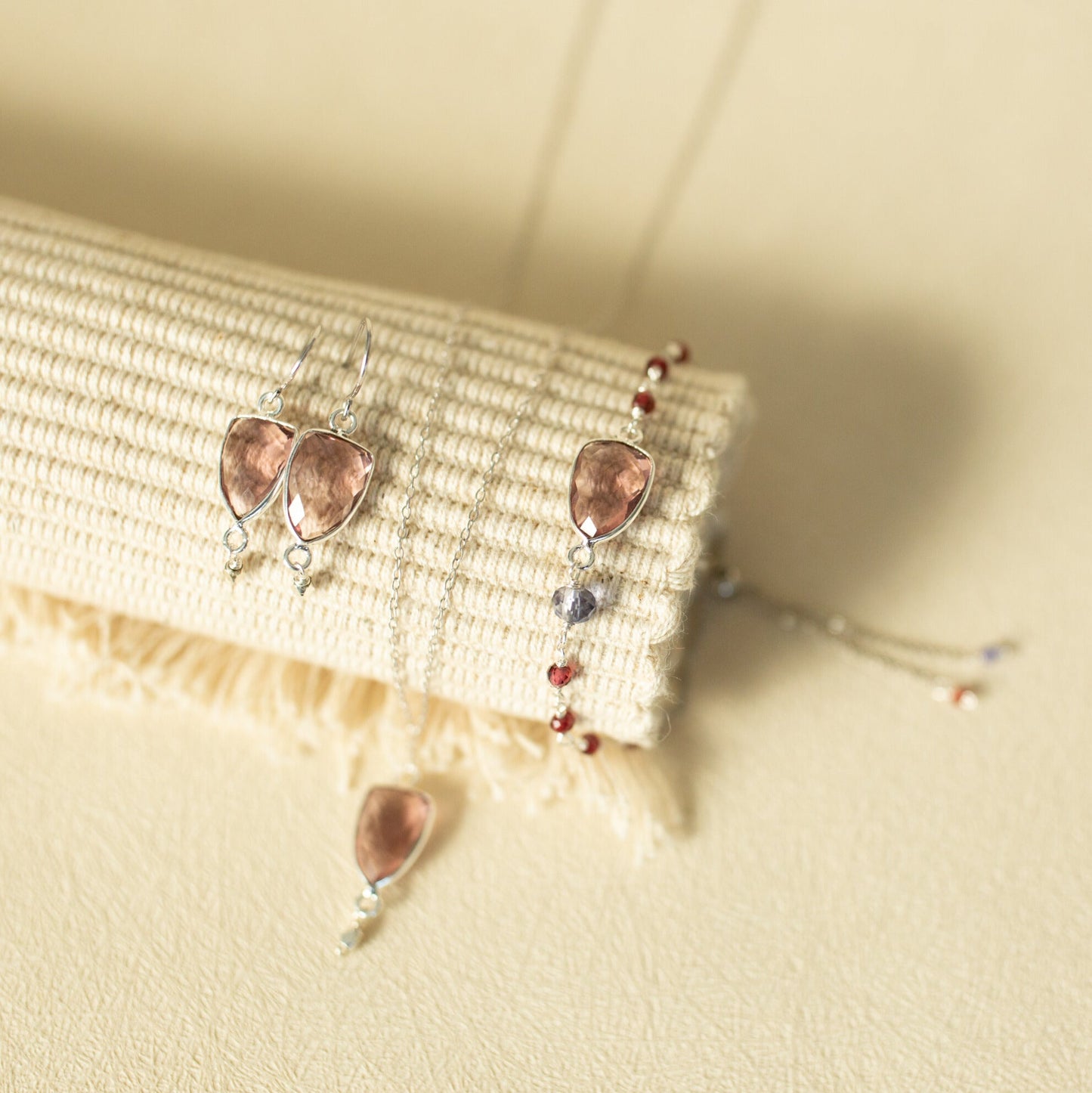 Rhodolite Garnet Silver Isla Necklace