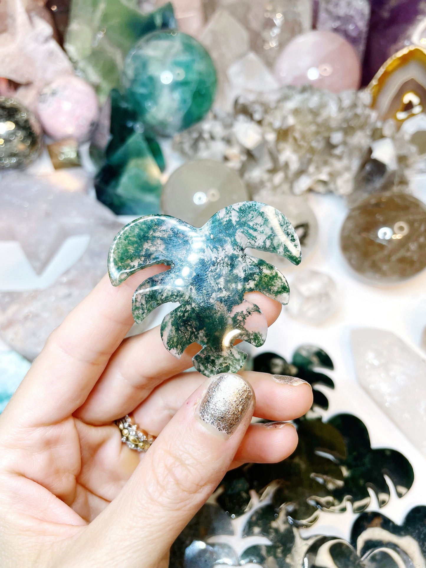 Moss Agate Monstera Leaf