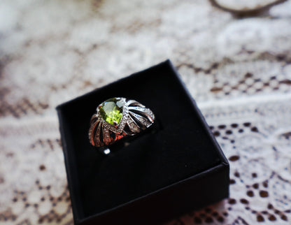 Peridot 925 sterling silver ring. Size 9