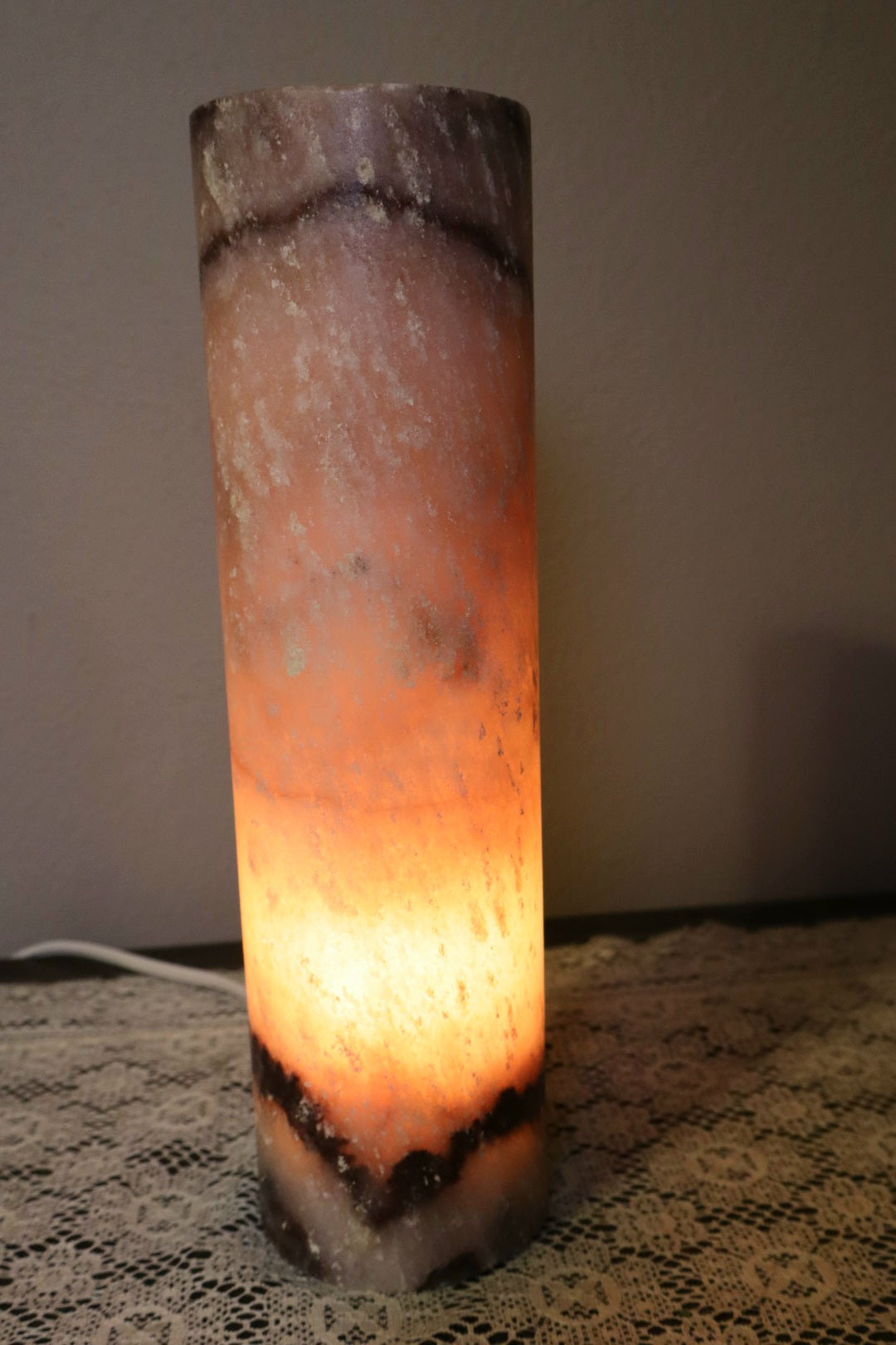 Purple/burg. Onyx lamp (A)