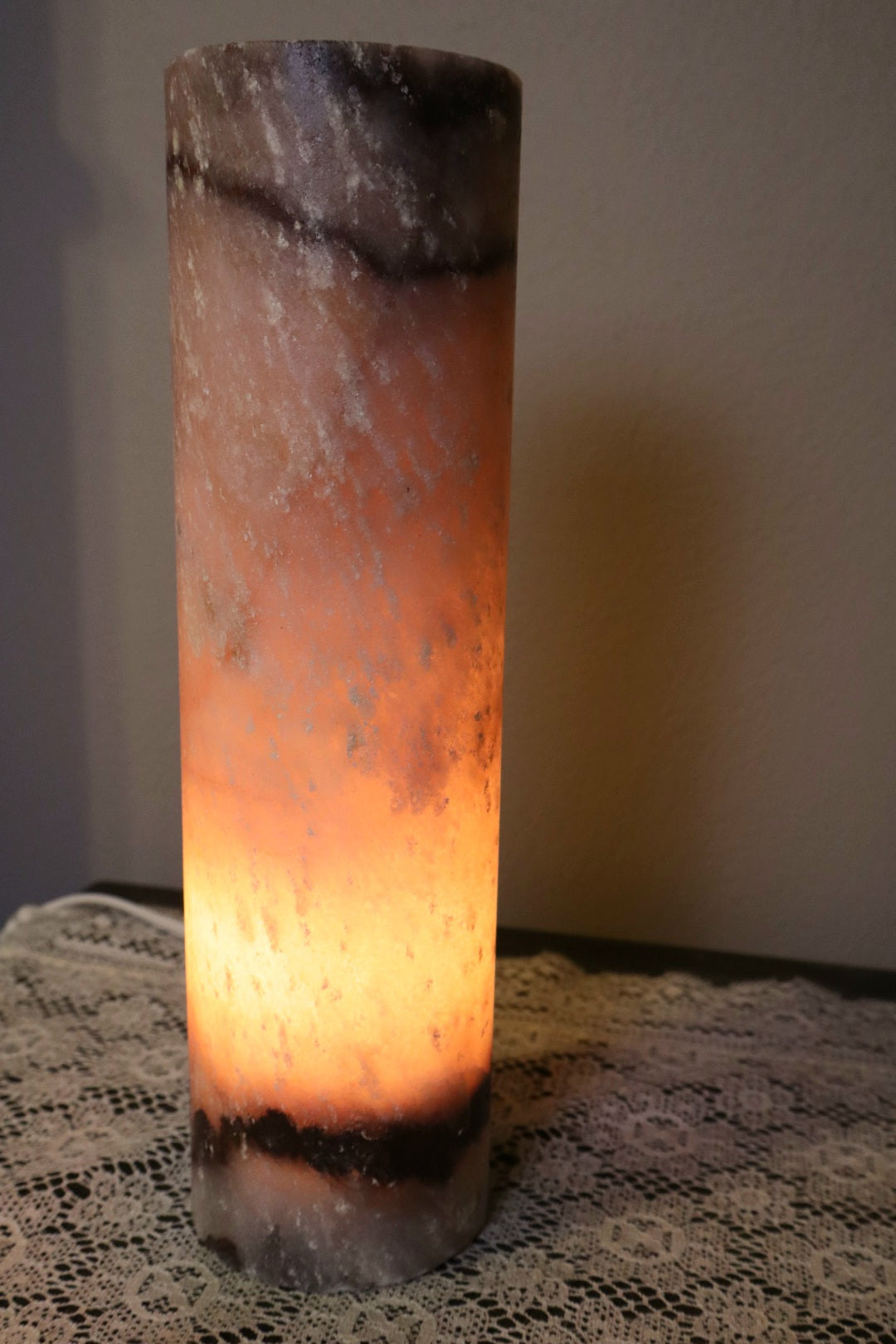 Purple/burg. Onyx lamp (A)